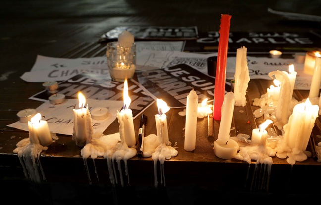 Hommage spontané suite à l'attaque contre la revue Charlie Hebdo. Hommage spontané suite à l'attaque contre la revue Charlie Hebdo.