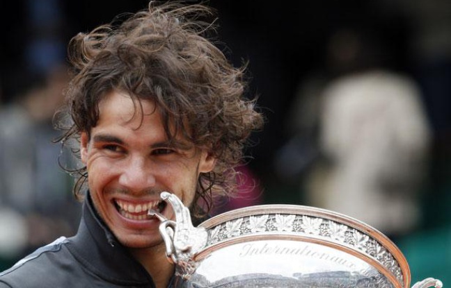 L'Espagnol Rafael Nadal, vainqueur de l'édition 2012 de Roland-Garros, le 11 juin 2012, à Paris. L'Espagnol Rafael Nadal, vainqueur de l'édition 2012 de Roland-Garros, le 11 juin 2012, à Paris.