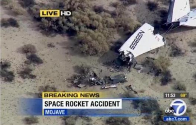 Image de KABC News Ã  Los Angeles montrant les dÃ©bris du vaisseau de Virgin Galactic SpaceShipTwo, le 31 octobre 2014