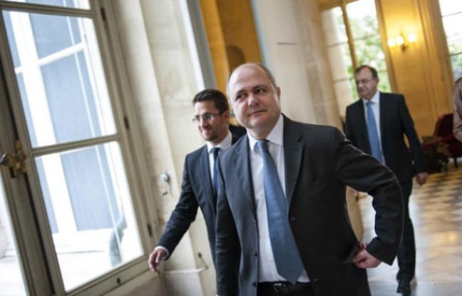 Bruno Le Roux, dans les couloirs de l'Assemblée nationale, le 17 juin 2012. Bruno Le Roux, dans les couloirs de l'Assemblée nationale, le 17 juin 2012.