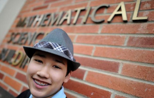 Moshe Kai Cavalin, un mathématicien de 14 ans bientôt diplômé de l'Université de Californie à Los Angeles, n'aime pas qu'on le qualifie de "génie". S'il résoud aujourd'hui les équations les plus complexes, c'est juste parce qu'il n'a "pas perdu de temps". Moshe Kai Cavalin, un mathématicien de 14 ans bientôt diplômé de l'Université de Californie à Los Angeles, n'aime pas qu'on le qualifie de "génie". S'il résoud aujourd'hui les équations les plus complexes, c'est juste parce qu'il n'a "pas perdu de temps".