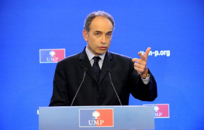 Jean-François Copé, secrétaire général de l'UMP, le 13 juin 2012 à Paris. Jean-François Copé, secrétaire général de l'UMP, le 13 juin 2012 à Paris.