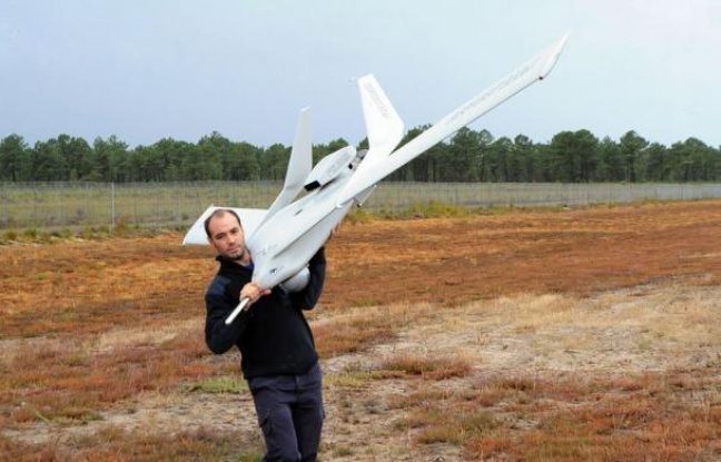 Le marché militaire et civil des drones est promis à une forte expansion se chiffrant à des dizaines de milliards d'euros, selon les industriels présents sur le salon UAV Show Europe consacré à ces avions sans pilote, ouvert mercredi pour deux jours à Bordeaux. Le marché militaire et civil des drones est promis à une forte expansion se chiffrant à des dizaines de milliards d'euros, selon les industriels présents sur le salon UAV Show Europe consacré à ces avions sans pilote, ouvert mercredi pour deux jours à Bordeaux.