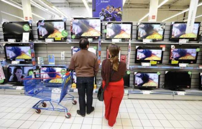 Des télévisions dans un hypermarché à Nantes. Des télévisions dans un hypermarché à Nantes.
