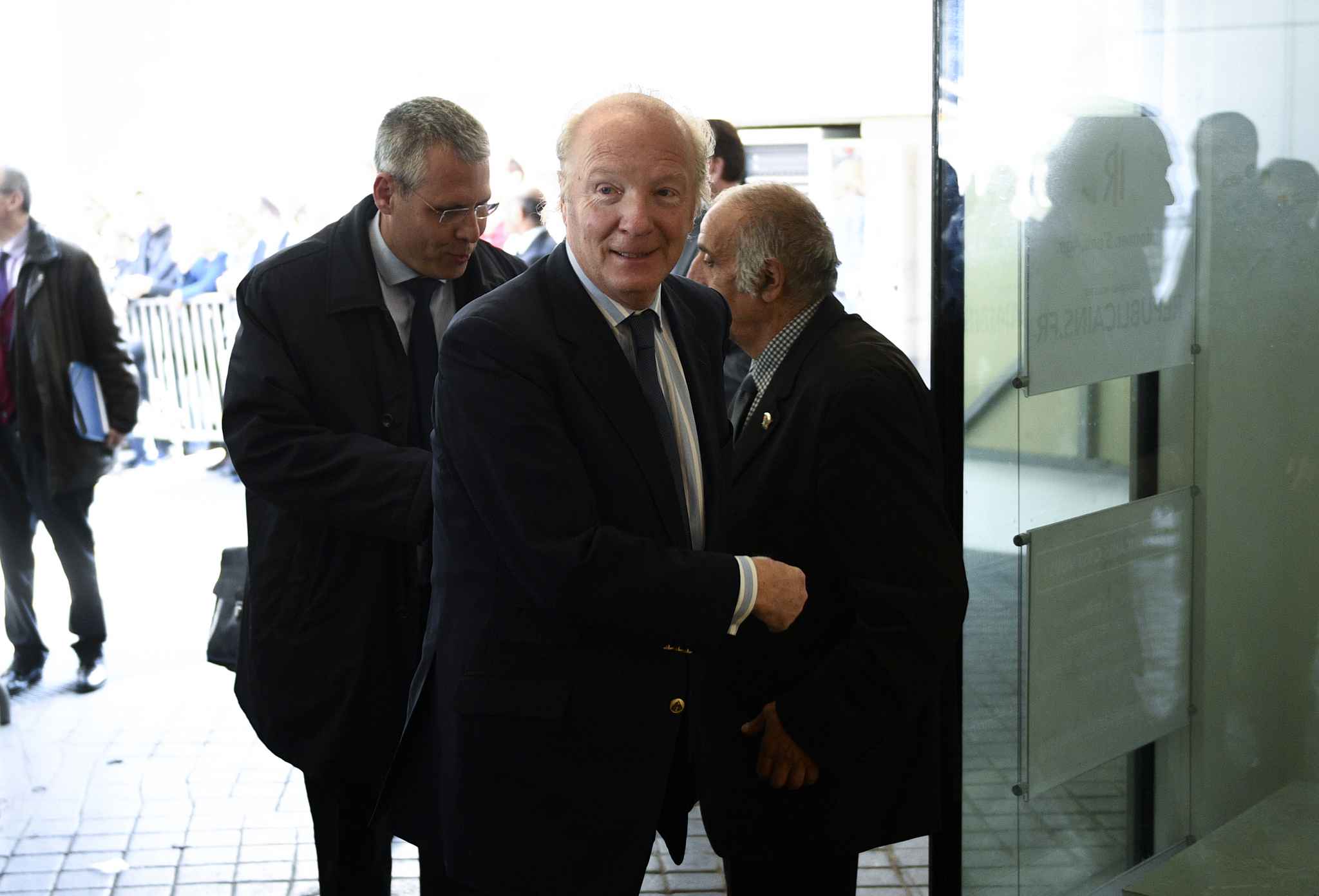 Brice Hortefeux lors de son arrivée au Bureau Politique des Républicains au siège du parti à Paris le 24 avril 2017