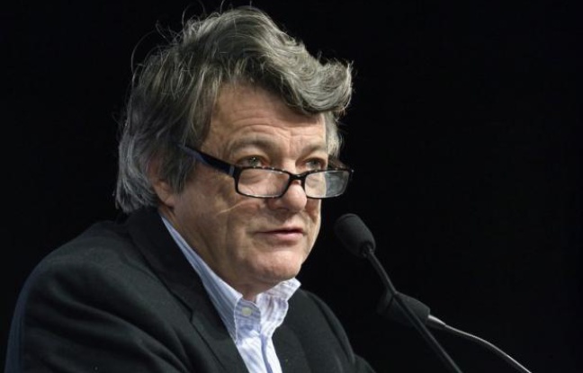 Jean-Louis Borloo, président de l'UDI, déclare qu'il ne "vit pas bien" sa marionnette des Guignols présentant un personnage "sale et qui picole", dans un entretien au mensuel régional Nordway. Jean-Louis Borloo, président de l'UDI, déclare qu'il ne "vit pas bien" sa marionnette des Guignols présentant un personnage "sale et qui picole", dans un entretien au mensuel régional Nordway.
