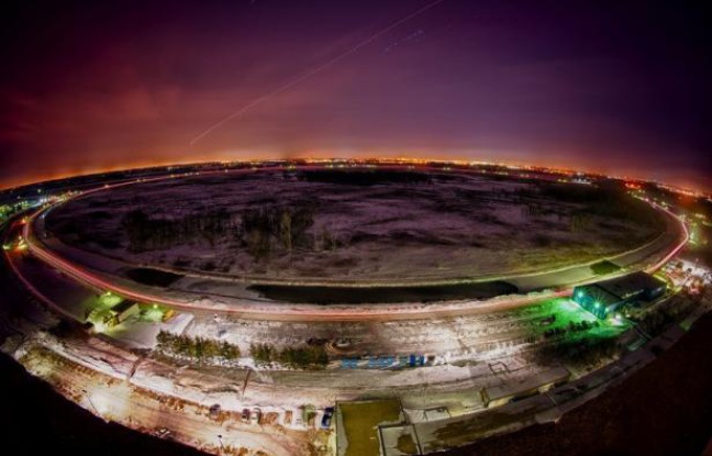 De nouvelles mesures faites par deux équipes avec l'accélérateur américain Tevatron, fermé en 2011, indiquent que le boson de Higgs, clé manquante de la théorie des particules élémentaires, serait près d'être débusqué, a annoncé mercredi le laboratoire américain Fermilab. De nouvelles mesures faites par deux équipes avec l'accélérateur américain Tevatron, fermé en 2011, indiquent que le boson de Higgs, clé manquante de la théorie des particules élémentaires, serait près d'être débusqué, a annoncé mercredi le laboratoire américain Fermilab.