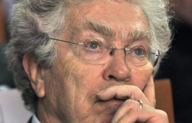 L'ex-ministre socialiste Pierre Joxe, devenu avocat spécialisé dans la défense des enfants, plaide pour le système français de justice des mineurs, régie par un droit spécial dont il redoute la "démolition", dans un livre intitulé "Pas de quartier?", publié mercredi. L'ex-ministre socialiste Pierre Joxe, devenu avocat spécialisé dans la défense des enfants, plaide pour le système français de justice des mineurs, régie par un droit spécial dont il redoute la "démolition", dans un livre intitulé "Pas de quartier?", publié mercredi.