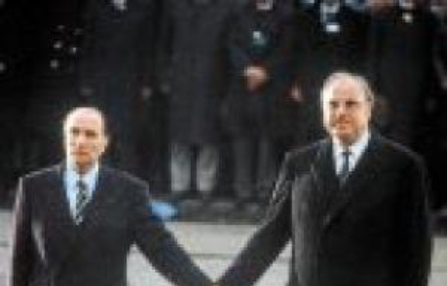 Mitterrand et Kohl, en 1984. Mitterrand et Kohl, en 1984.