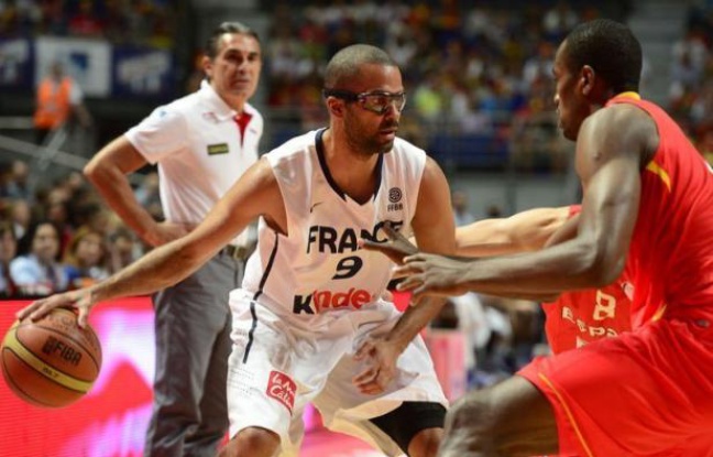Les basketteurs français se sont nettement inclinés 81 à 65 face à l'Espagne championne d'Europe en titre, mardi à Madrid en match amical de préparation aux jeux Olympiques de Londres (27 juillet - 12 août). Les basketteurs français se sont nettement inclinés 81 à 65 face à l'Espagne championne d'Europe en titre, mardi à Madrid en match amical de préparation aux jeux Olympiques de Londres (27 juillet - 12 août).
