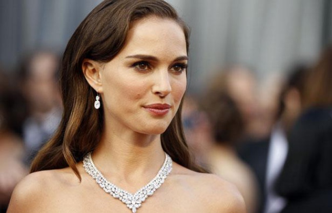 Natalie Portman à la 87e cérémonie des Oscars à Los Angeles, le 26 février 2012. Natalie Portman à la 87e cérémonie des Oscars à Los Angeles, le 26 février 2012.