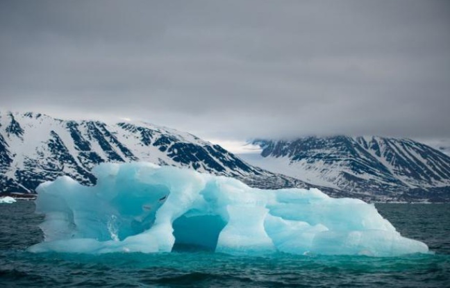 Ils ont beau avoir été peinturlurés et bombardés après le naufrage du Titanic, même surveillés comme le lait sur le feu par des radars et des satellites, les icebergs restent toujours une menace pour la navigation cent ans plus tard Ils ont beau avoir été peinturlurés et bombardés après le naufrage du Titanic, même surveillés comme le lait sur le feu par des radars et des satellites, les icebergs restent toujours une menace pour la navigation cent ans plus tard