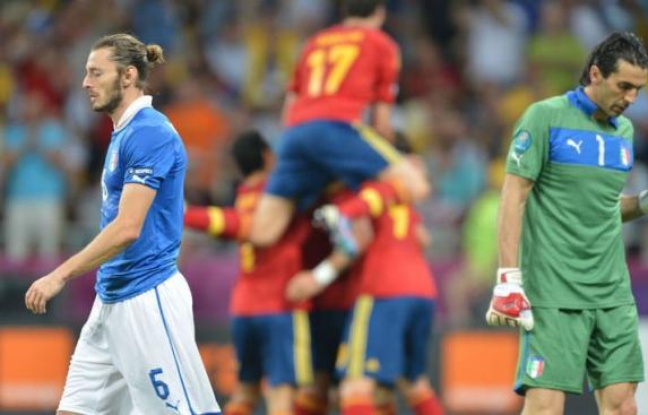Terrassée par l'Espagne (4-0) en finale de l'Euro-2012, l'Italie est néanmoins revenue parmi les meilleures équipes de la planète, effaçant le fiasco du Mondial-2010, et attaque la campagne du Mondial au Brésil forte de ses nouvelles certitudes malgré une défaite cruelle. Terrassée par l'Espagne (4-0) en finale de l'Euro-2012, l'Italie est néanmoins revenue parmi les meilleures équipes de la planète, effaçant le fiasco du Mondial-2010, et attaque la campagne du Mondial au Brésil forte de ses nouvelles certitudes malgré une défaite cruelle.