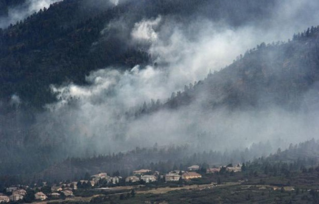 Le président Barack Obama a déclaré vendredi "l'état de grande catastrophe" dans l'Etat du Colorado (ouest) où des incendies ont détruit des centaines de maisons et forcé environ 36.000 personnes à évacuer les lieux. Le président Barack Obama a déclaré vendredi "l'état de grande catastrophe" dans l'Etat du Colorado (ouest) où des incendies ont détruit des centaines de maisons et forcé environ 36.000 personnes à évacuer les lieux.