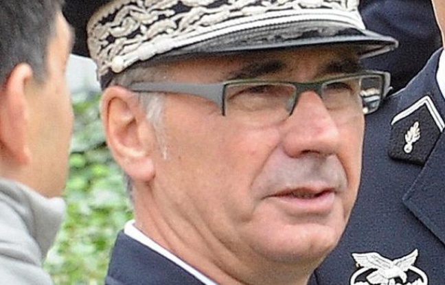 Le patron de la police du Nord va quitter ses fonctions rapidement pour être muté à Paris, une mutation qui ressemble à une sanction au lendemain de sa garde à vue dans l'affaire de proxénétisme liée à l'hôtel Carlton de Lille, pour laquelle il ne fait l'objet d'aucune poursuite. Le patron de la police du Nord va quitter ses fonctions rapidement pour être muté à Paris, une mutation qui ressemble à une sanction au lendemain de sa garde à vue dans l'affaire de proxénétisme liée à l'hôtel Carlton de Lille, pour laquelle il ne fait l'objet d'aucune poursuite.
