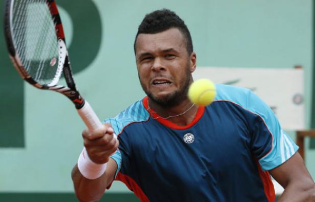 Jo Wilfried Tsonga se bat contre l'Italien Fabio Fognigni le 1er juin 2012. Jo Wilfried Tsonga se bat contre l'Italien Fabio Fognigni le 1er juin 2012.