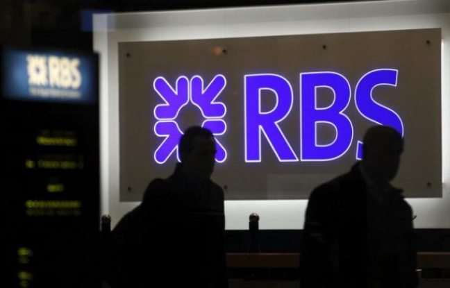 La banque britannique RBS, sauvée lors de la crise par l'Etat, qui en détient plus de 80%, poursuit son assainissement, mais la multiplication de provisions pour litiges et un bug informatique ainsi qu'une lourde dépréciation d'actifs ont plombé son résultat semestriel. La banque britannique RBS, sauvée lors de la crise par l'Etat, qui en détient plus de 80%, poursuit son assainissement, mais la multiplication de provisions pour litiges et un bug informatique ainsi qu'une lourde dépréciation d'actifs ont plombé son résultat semestriel.