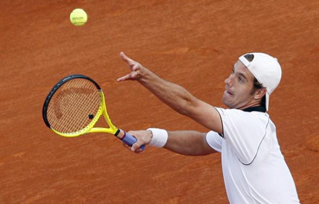 Le tennisman français Richard Gasquet, lors de son match face à Thomas Berdych, le 13 avril 2010 à Monte-Carlo. Le tennisman français Richard Gasquet, lors de son match face à Thomas Berdych, le 13 avril 2010 à Monte-Carlo.
