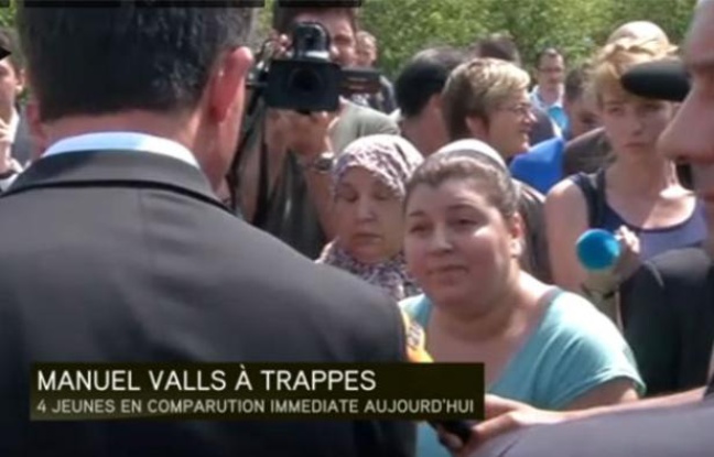 Capture d'écran d'une vidéo I-télé montrant le ministre de l'Intérieur Manuel Valls interpellé par une habitante de Trappes (Yvelines), le 22 juillet 2013. Capture d'écran d'une vidéo I-télé montrant le ministre de l'Intérieur Manuel Valls interpellé par une habitante de Trappes (Yvelines), le 22 juillet 2013.