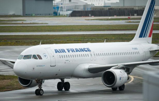 Illustration d'un Airbus A320 d'Air France, à l'aéroport de Toulouse-Blagnac. Novembre 2010
Illustration d'un Airbus A320 d'Air France, à l'aéroport de Toulouse-Blagnac. Novembre 2010