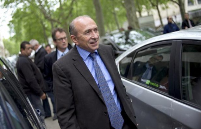 Le sénateur-maire PS de Lyon, Gérard Collomb, interrogé mardi sur l'échec de Ségolène Royal aux législatives à La Rochelle, a incriminé la "direction nationale" du Parti, qui a mal apprécié la situation. Le sénateur-maire PS de Lyon, Gérard Collomb, interrogé mardi sur l'échec de Ségolène Royal aux législatives à La Rochelle, a incriminé la "direction nationale" du Parti, qui a mal apprécié la situation.