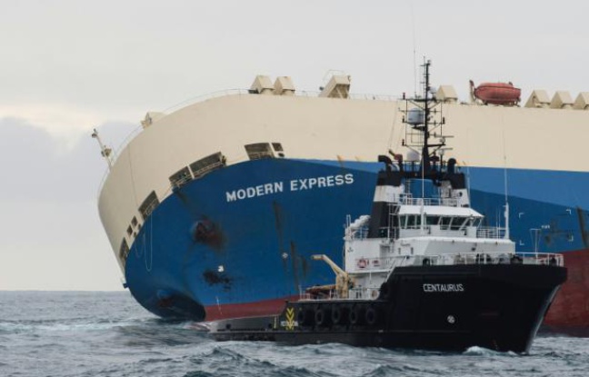 Photo publiée le 1er février 2016 par la Marine nationale du cargo Modern Express qui dérive au large du littoral français Photo publiée le 1er février 2016 par la Marine nationale du cargo Modern Express qui dérive au large du littoral français