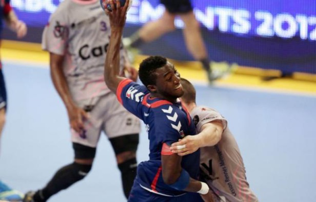 Pour sa première sortie officielle dans sa configuration étoilée, le PSG Handball s'est imposé 34-23 face à Cesson dans une ambiance de football très inhabituelle, vendredi à Coubertin Pour sa première sortie officielle dans sa configuration étoilée, le PSG Handball s'est imposé 34-23 face à Cesson dans une ambiance de football très inhabituelle, vendredi à Coubertin