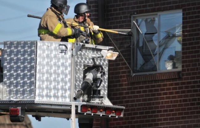 Un tireur solitaire a ouvert le feu dans la nuit de jeudi à vendredi dans un cinéma bondé de la banlieue de Denver, dans l'ouest des Etats-Unis, lors d'une première du tout nouveau Batman, tuant au moins 12 personnes et en blessant une quarantaine avant d'être interpellé. Un tireur solitaire a ouvert le feu dans la nuit de jeudi à vendredi dans un cinéma bondé de la banlieue de Denver, dans l'ouest des Etats-Unis, lors d'une première du tout nouveau Batman, tuant au moins 12 personnes et en blessant une quarantaine avant d'être interpellé.