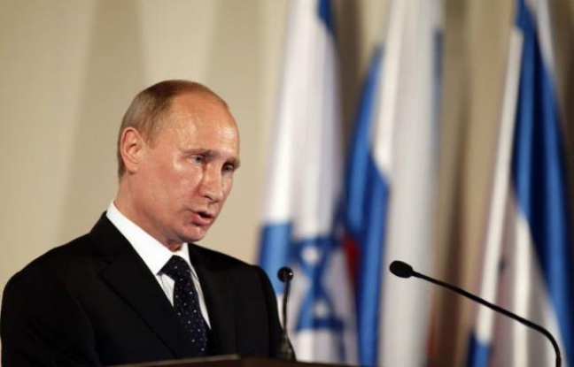 Le président russe Vladimir Poutine a plaidé lundi pour une transition "civilisée" vers la démocratie dans les pays touchés par le Printemps arabe, mettant en garde contre toute ingérence en Syrie, lors de sa première tournée au Proche-Orient depuis son retour au Kremlin en mai. Le président russe Vladimir Poutine a plaidé lundi pour une transition "civilisée" vers la démocratie dans les pays touchés par le Printemps arabe, mettant en garde contre toute ingérence en Syrie, lors de sa première tournée au Proche-Orient depuis son retour au Kremlin en mai.