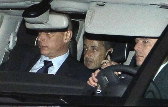Nicolas Sarkozy quitte le palais de justice de Bordeaux le 22 novembre 2012 Nicolas Sarkozy quitte le palais de justice de Bordeaux le 22 novembre 2012