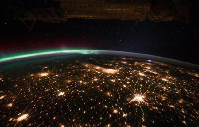 Les Etats-Unis et une aurore boréale vus de la Station spatiale internationale, le 29 septembre 2011. Les Etats-Unis et une aurore boréale vus de la Station spatiale internationale, le 29 septembre 2011.