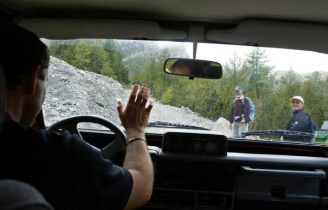 "J'ai peur de vous!", lance un vieil homme, la voix tremblante, à un garde en uniforme du Parc national du Mercantour. Une scène qui en dit long sur les relations conflictuelles entre habitants et agents qui cohabitent pourtant depuis 1979. "J'ai peur de vous!", lance un vieil homme, la voix tremblante, à un garde en uniforme du Parc national du Mercantour. Une scène qui en dit long sur les relations conflictuelles entre habitants et agents qui cohabitent pourtant depuis 1979.
