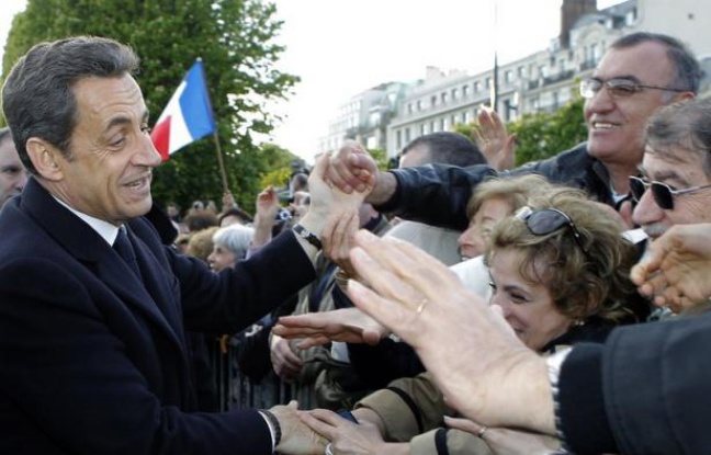 Nicolas Sarkozy affirme qu'entre la réduction des déficits et le contrôle de l'immigration qui pèse sur les comptes sociaux, "les préoccupations des électeurs de François Bayrou et ceux du Front national sont les mêmes, même si les chemins sont différents". Nicolas Sarkozy affirme qu'entre la réduction des déficits et le contrôle de l'immigration qui pèse sur les comptes sociaux, "les préoccupations des électeurs de François Bayrou et ceux du Front national sont les mêmes, même si les chemins sont différents".