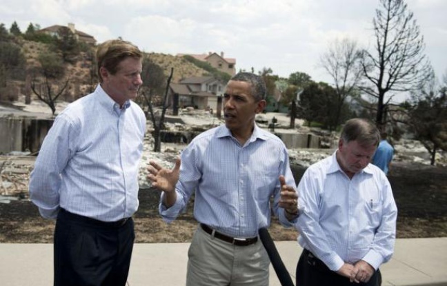 Le président américain Barack Obama s'est rendu vendredi à Colorado Springs (ouest des Etats-Unis), pour encourager les pompiers et constater les dégâts provoqués par le gigantesque incendie qui a fait un mort, détruit près de 350 maisons et entraîné 36.000 évacuations. Le président américain Barack Obama s'est rendu vendredi à Colorado Springs (ouest des Etats-Unis), pour encourager les pompiers et constater les dégâts provoqués par le gigantesque incendie qui a fait un mort, détruit près de 350 maisons et entraîné 36.000 évacuations.