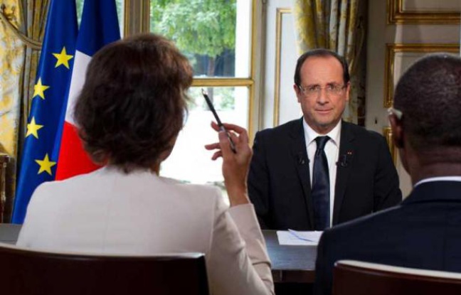 François Hollande interviewé au palais de l'Elysée par France 24, RFI et TV5 Monde, le 11 octobre 2012. François Hollande interviewé au palais de l'Elysée par France 24, RFI et TV5 Monde, le 11 octobre 2012.