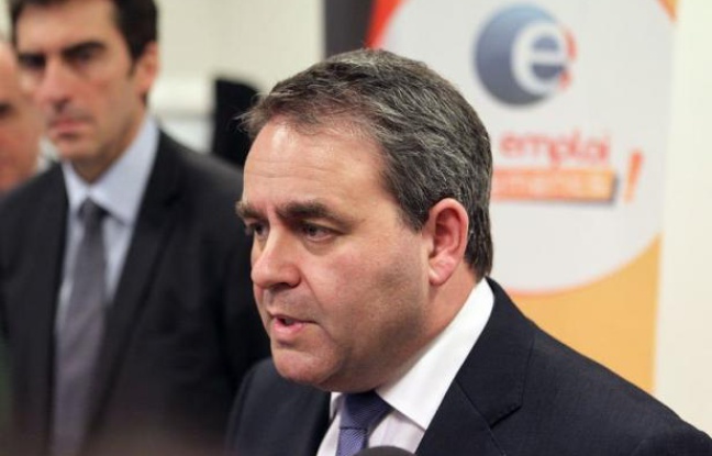 Le ministre du Travail Xavier Bertrand a préconisé mardi la création des contrats à durée indéterminée (CDI) pour les intérimaires pour lutter contre la hausse du chômage et donner plus de stabilité aux salariés de l'intérim, à l'occasion d'une visite d'une agence Pôle-emploi à Reims. Le ministre du Travail Xavier Bertrand a préconisé mardi la création des contrats à durée indéterminée (CDI) pour les intérimaires pour lutter contre la hausse du chômage et donner plus de stabilité aux salariés de l'intérim, à l'occasion d'une visite d'une agence Pôle-emploi à Reims.