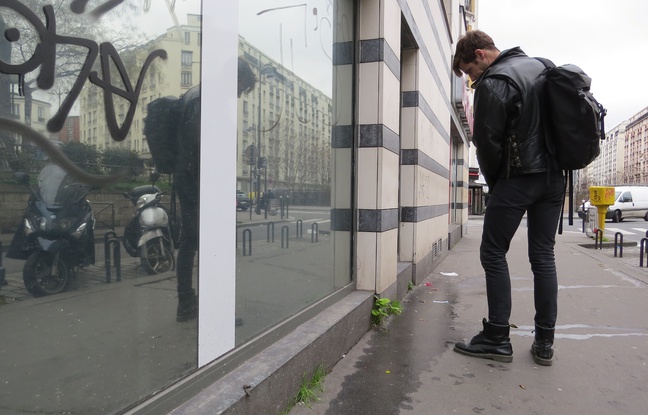 Xavier Delaporte devant des traces d'urine dans le 18e arrondissement Xavier Delaporte devant des traces d'urine dans le 18e arrondissement