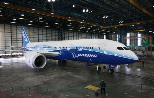 Le constructeur aéronautique Boeing a annoncé lundi avoir rencontré un nouveau problème de fabrication sur son nouvel avion long-courrier 787 (Dreamliner), qui l'oblige à vérifier le fuselage des appareils. Le constructeur aéronautique Boeing a annoncé lundi avoir rencontré un nouveau problème de fabrication sur son nouvel avion long-courrier 787 (Dreamliner), qui l'oblige à vérifier le fuselage des appareils.