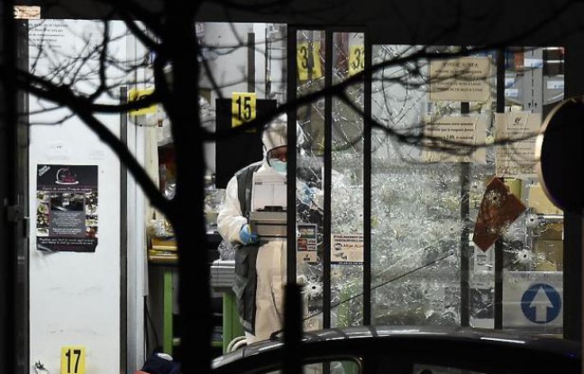 Des membres de la police scientifique à l'intérieur du magasin "Hyper Cacher" à Paris le 9 janvier 2015 après l'assaut Des membres de la police scientifique à l'intérieur du magasin "Hyper Cacher" à Paris le 9 janvier 2015 après l'assaut