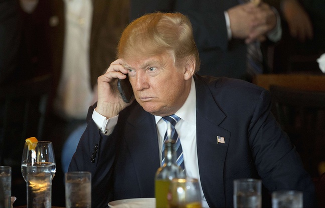Donald Trump au téléphone en Caroline du Sud, le 18 février 2016. Donald Trump au téléphone en Caroline du Sud, le 18 février 2016.