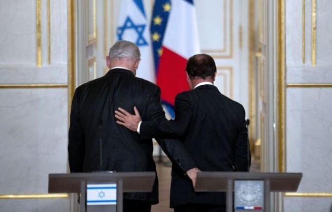 Le président François Hollande a assuré jeudi à une communauté juive inquiète qu'il veillerait à sa sécurité et a admis des "failles" dans l'enquête Merah, lors d'un hommage émouvant aux victimes du tueur au scooter, en compagnie du Premier ministre israélien Benjamin Netanyahu. Le président François Hollande a assuré jeudi à une communauté juive inquiète qu'il veillerait à sa sécurité et a admis des "failles" dans l'enquête Merah, lors d'un hommage émouvant aux victimes du tueur au scooter, en compagnie du Premier ministre israélien Benjamin Netanyahu.