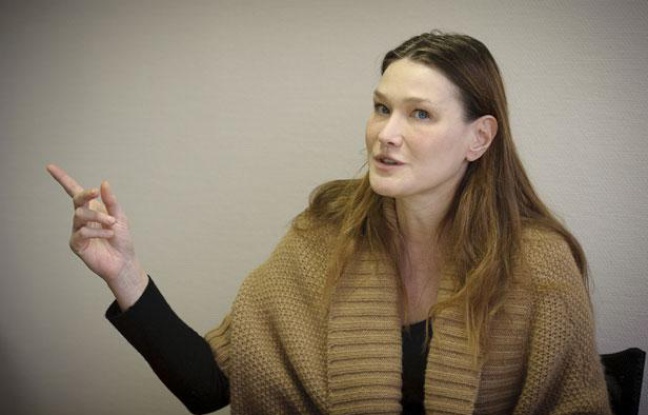 Ivry-sur-Seine, le 16 février 2012. Carla Bruni Sarkozy, première dame de France et Présidente de la Fondation Carla Bruni Sarkozy, en visite dans un centre d'hébergement d'urgence pour assister à un concert de musique classique auprès des personnes hébergées. Ivry-sur-Seine, le 16 février 2012. Carla Bruni Sarkozy, première dame de France et Présidente de la Fondation Carla Bruni Sarkozy, en visite dans un centre d'hébergement d'urgence pour assister à un concert de musique classique auprès des personnes hébergées.