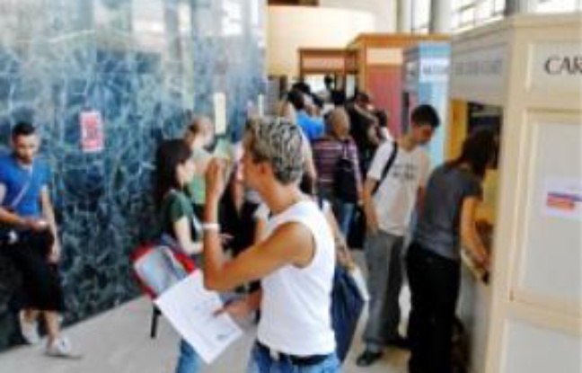 Après la Sécurité sociale et le resto U, les frais d'inscriptions augmentent. Après la Sécurité sociale et le resto U, les frais d'inscriptions augmentent.