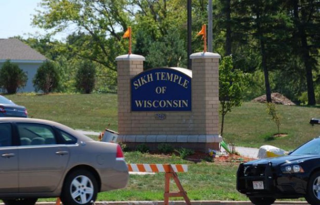 L'auteur de la fusillade survenue dimanche dans un temple sikh d'Oak Creek, dans le Wisconsin, est mort après s'être tiré une balle dans la tête, a annoncé mercredi la police fédérale américaine (FBI). L'auteur de la fusillade survenue dimanche dans un temple sikh d'Oak Creek, dans le Wisconsin, est mort après s'être tiré une balle dans la tête, a annoncé mercredi la police fédérale américaine (FBI).