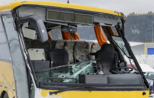 L'avant du car scolaire accidenté le 10 février 2016 près de Montbenoît L'avant du car scolaire accidenté le 10 février 2016 près de Montbenoît