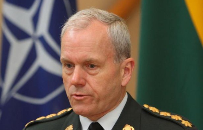 Le général Knud Bartels, président du Comité militaire de l'OTAN, a déclaré jeudi à Tallinn qu'il n'y aurait pas d'intervention militaire de l'Otan en Syrie, pas plus qu'en Iran, tant que toutes les solutions politiques n'auraient pas été épuisées. Le général Knud Bartels, président du Comité militaire de l'OTAN, a déclaré jeudi à Tallinn qu'il n'y aurait pas d'intervention militaire de l'Otan en Syrie, pas plus qu'en Iran, tant que toutes les solutions politiques n'auraient pas été épuisées.