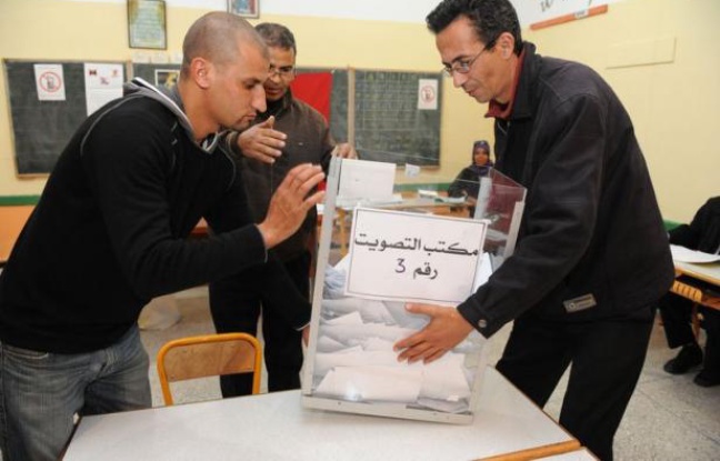 Les islamistes du Parti justice et développement (PJD) revendiquent plus de cent sièges sur 395 aux législatives de vendredi au Maroc et parlent d'un "tournant historique". Les islamistes du Parti justice et développement (PJD) revendiquent plus de cent sièges sur 395 aux législatives de vendredi au Maroc et parlent d'un "tournant historique".