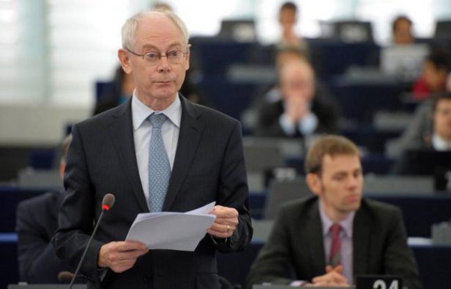 Les dirigeants européens se retrouvent au chevet de la croissance mercredi soir à Bruxelles mais les désaccords du couple franco-allemand sur la relance et les euro-obligations, le naufrage qui menace la Grèce et la fragilité des banques espagnoles laissent présager des discussions tendues. Les dirigeants européens se retrouvent au chevet de la croissance mercredi soir à Bruxelles mais les désaccords du couple franco-allemand sur la relance et les euro-obligations, le naufrage qui menace la Grèce et la fragilité des banques espagnoles laissent présager des discussions tendues.