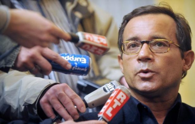 Le procès de Jean-Luc Delarue, 48 ans, poursuivi pour acquisition et détention de cocaïne, s'ouvre lundi en son absence devant le tribunal correctionnel de Nanterre, l'animateur-producteur étant très affaibli par son cancer. Le procès de Jean-Luc Delarue, 48 ans, poursuivi pour acquisition et détention de cocaïne, s'ouvre lundi en son absence devant le tribunal correctionnel de Nanterre, l'animateur-producteur étant très affaibli par son cancer.