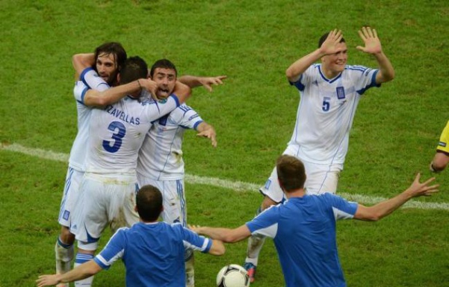 Le groupe A a livré son verdict samedi en envoyant en quarts de finale la République Tchèque et la Grèce, respectivement vainqueurs 1-0 de la Pologne, le co-organisateur de cet Euro-2012, et de la Russie. Le groupe A a livré son verdict samedi en envoyant en quarts de finale la République Tchèque et la Grèce, respectivement vainqueurs 1-0 de la Pologne, le co-organisateur de cet Euro-2012, et de la Russie.